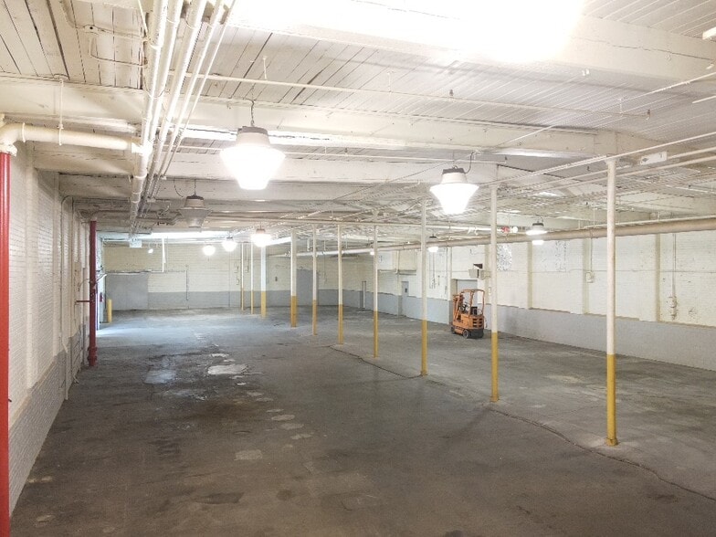 442-F N. 3rd St., Albemarle, NC for lease - Interior Photo - Image 2 of 3