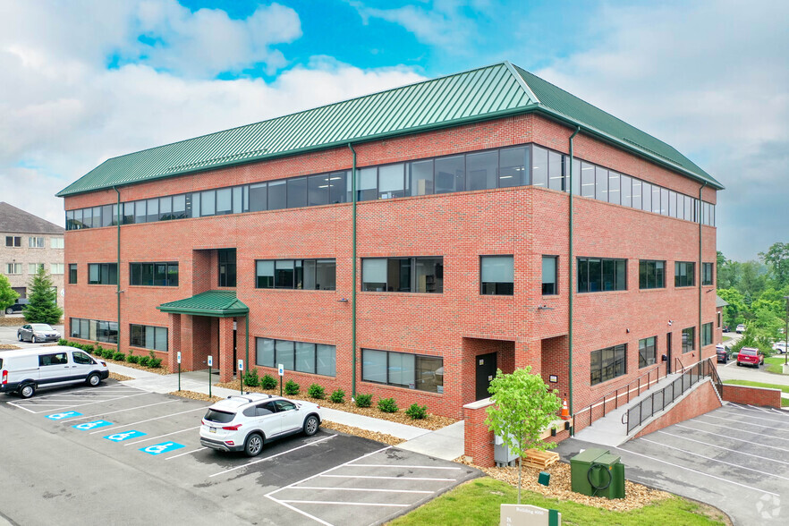 2605 Nicholson Rd, Sewickley, PA 15143