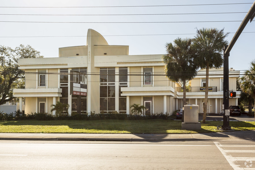 4531 Deleon St, Fort Myers, FL for lease - Primary Photo - Image 2 of 5