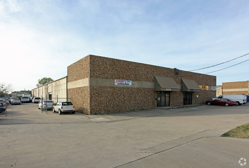 2490 Joe Field Rd, Dallas, TX for lease - Primary Photo - Image 3 of 14