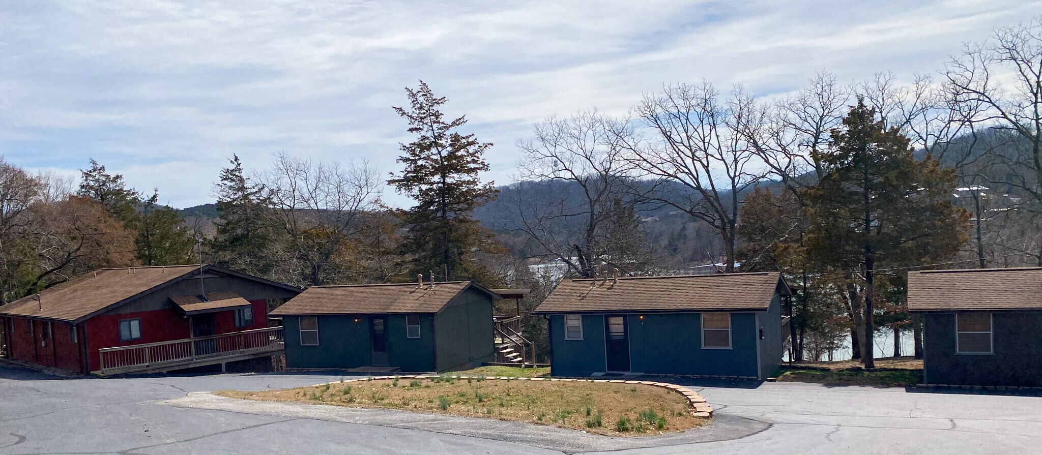 410 Vacation Ln, Reeds Spring, MO for sale Primary Photo- Image 1 of 1