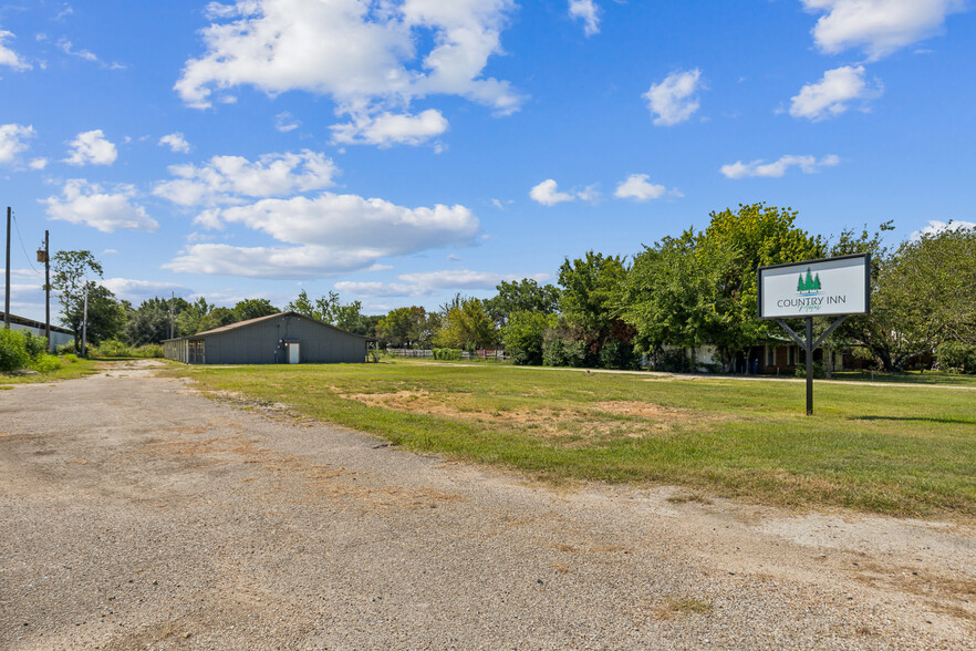 908 E Jefferson Ave, Whitney, TX for sale - Building Photo - Image 3 of 14