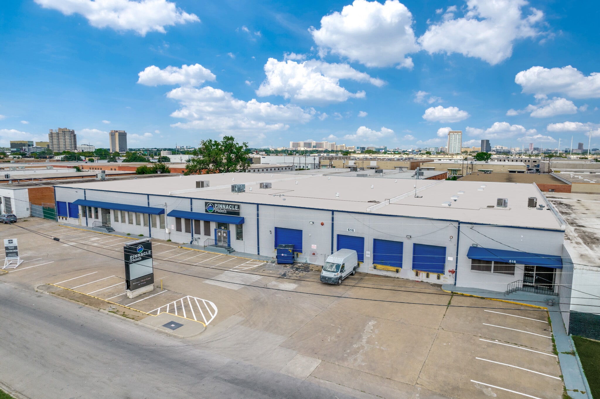 616-626 W Mockingbird Ln, Dallas, TX for lease Building Photo- Image 1 of 8