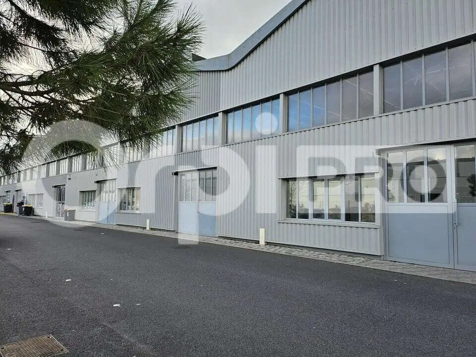 Flex in Reims for lease Building Photo- Image 1 of 7