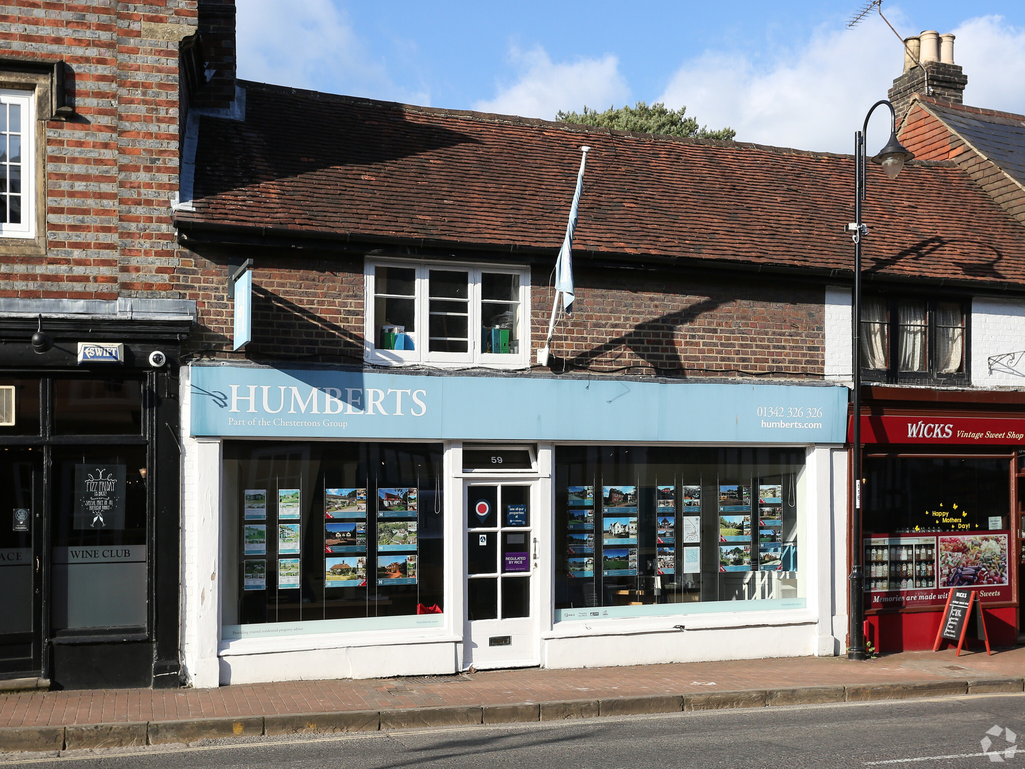 59 High St, East Grinstead for sale Primary Photo- Image 1 of 1