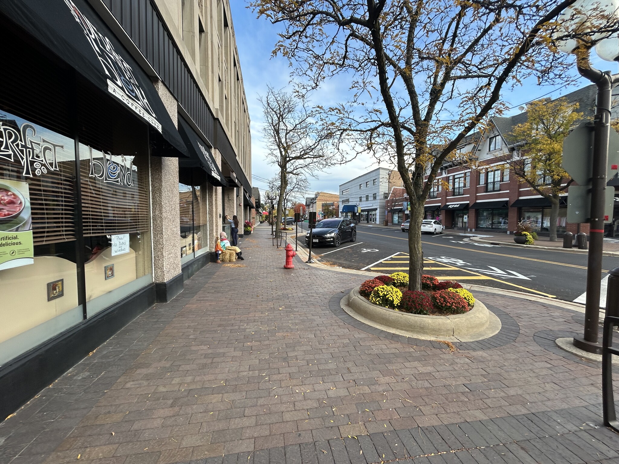 1866 Sheridan Rd, Highland Park, IL for lease Interior Photo- Image 1 of 3