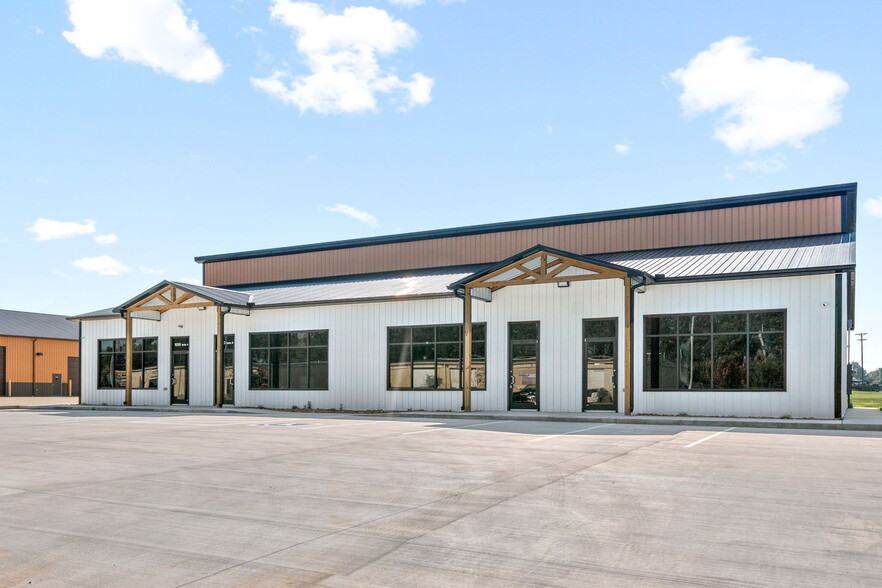 1030 Smokestack Dr, Clarksville, TN for lease - Building Photo - Image 1 of 36