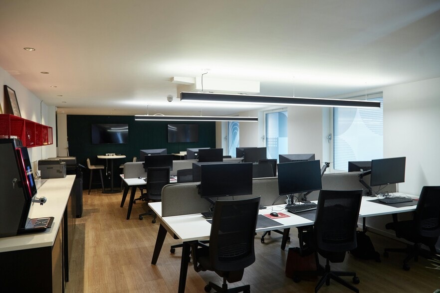 30 Queen Charlotte St, Bristol for sale - Interior Photo - Image 3 of 16