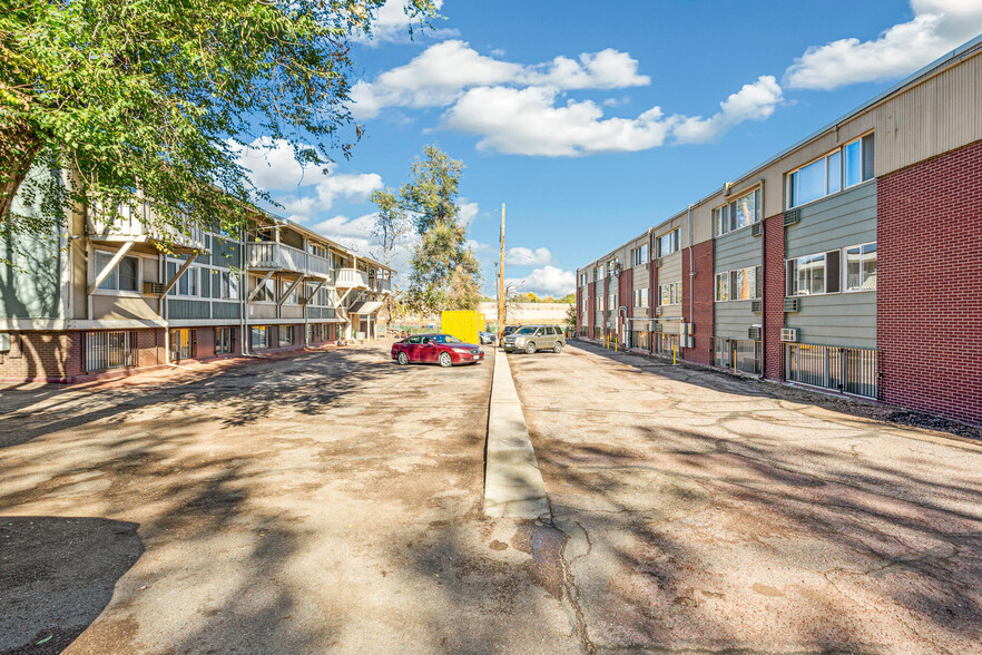 Colorado Springs Portfolio portfolio of 3 properties for sale on LoopNet.com - Building Photo - Image 2 of 100