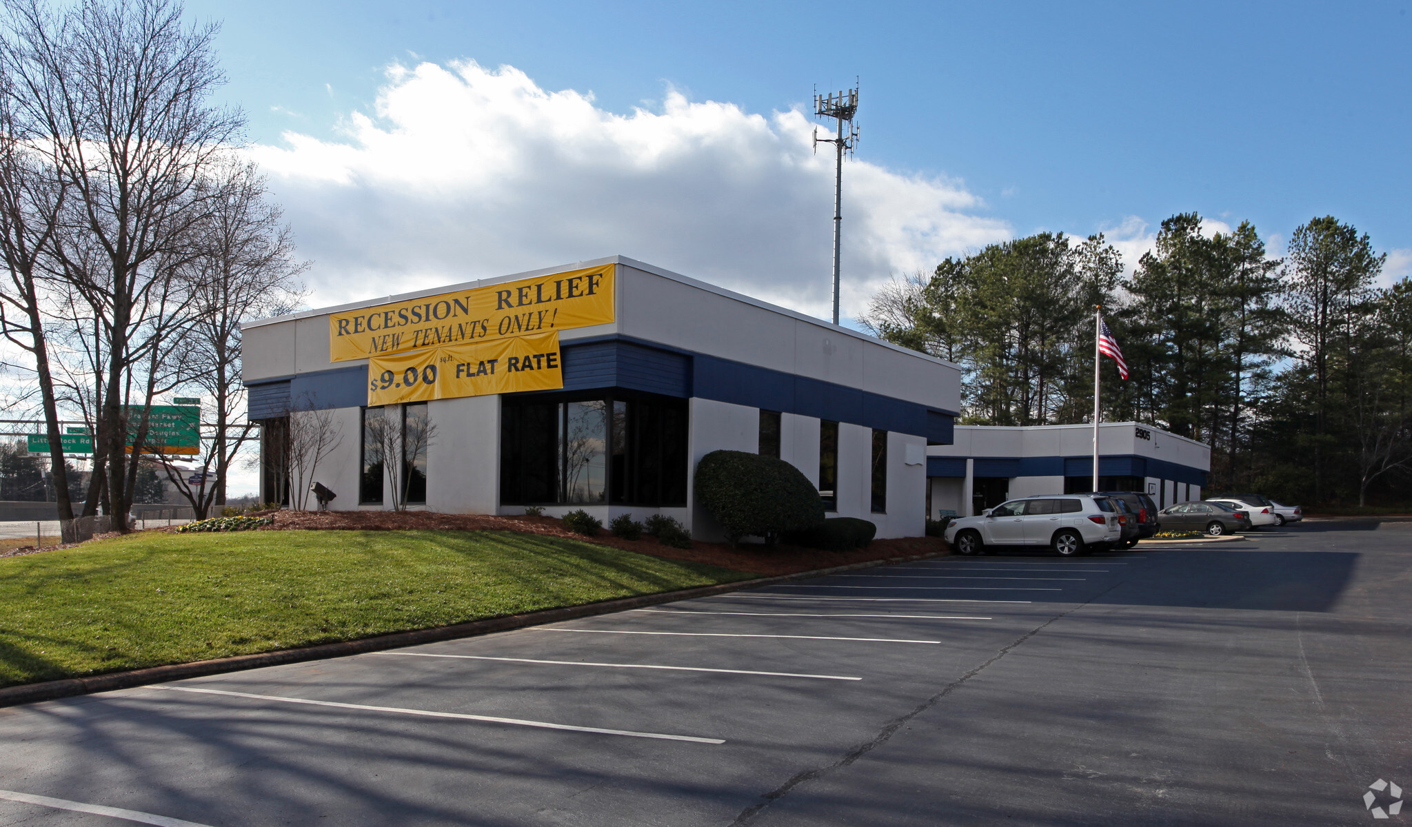 2905 Queen City Dr, Charlotte, NC for lease Primary Photo- Image 1 of 5