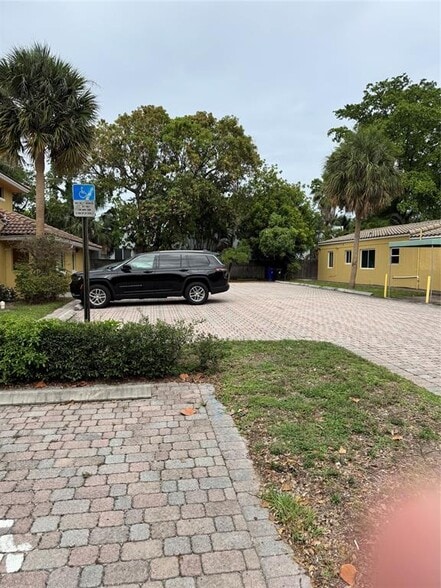 COMMERCIAL LAND FOR OFFICE REDEVELOPMENT portfolio of 2 properties for sale on LoopNet.com - Building Photo - Image 3 of 5