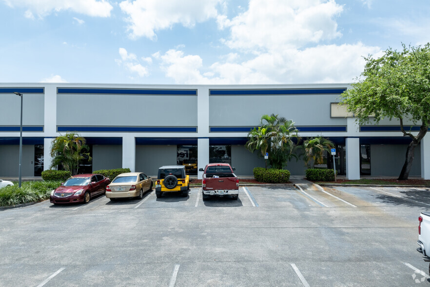 11700 NW 101st Rd, Medley, FL for lease - Building Photo - Image 3 of 13