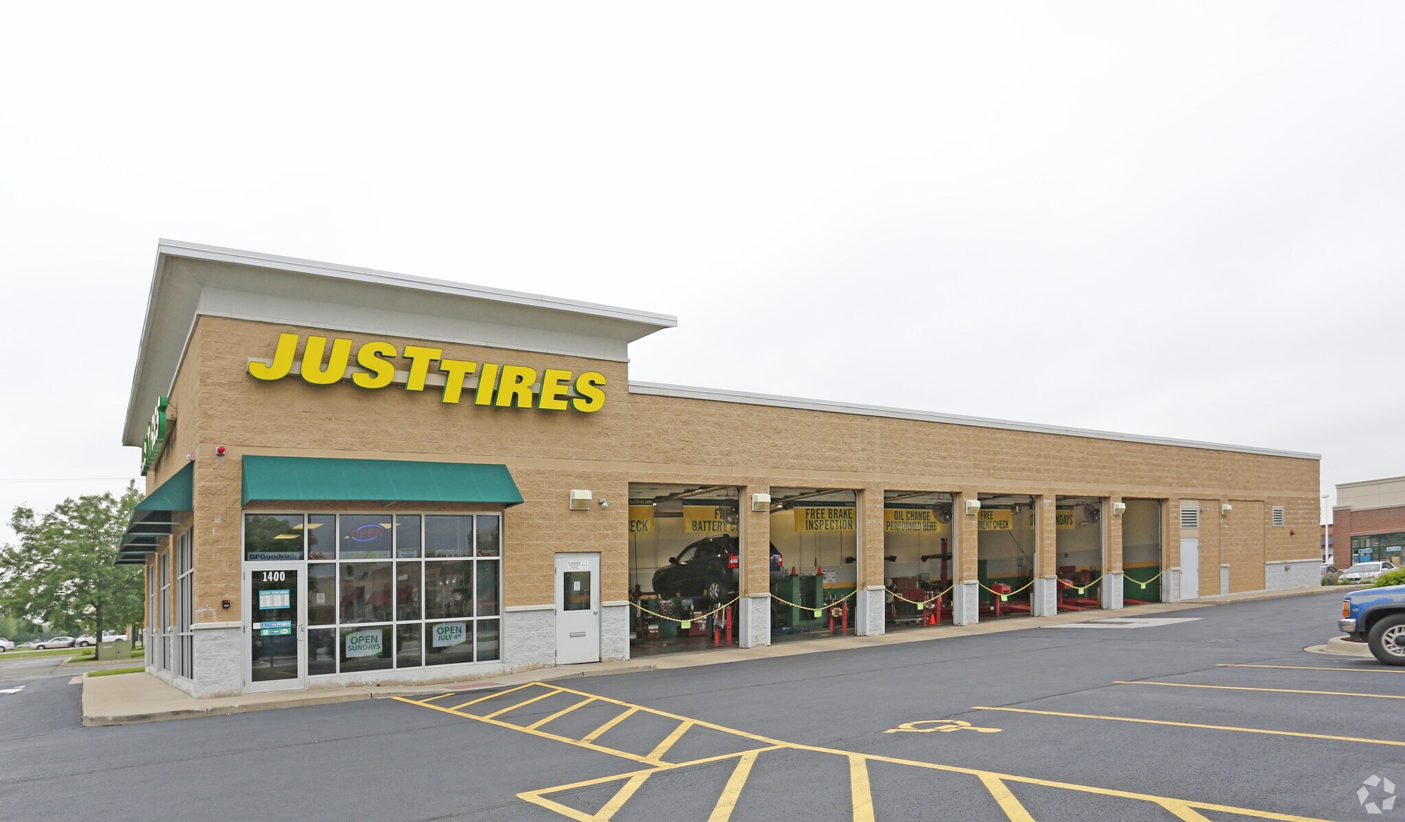 1400 Douglas Rd, Oswego, IL for sale Primary Photo- Image 1 of 1