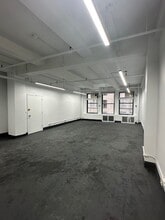 261 W 35th St, New York, NY for lease Interior Photo- Image 2 of 5