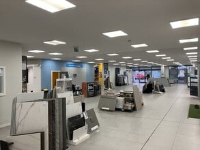 8 Acrewood Way, St Albans for lease Interior Photo- Image 1 of 1