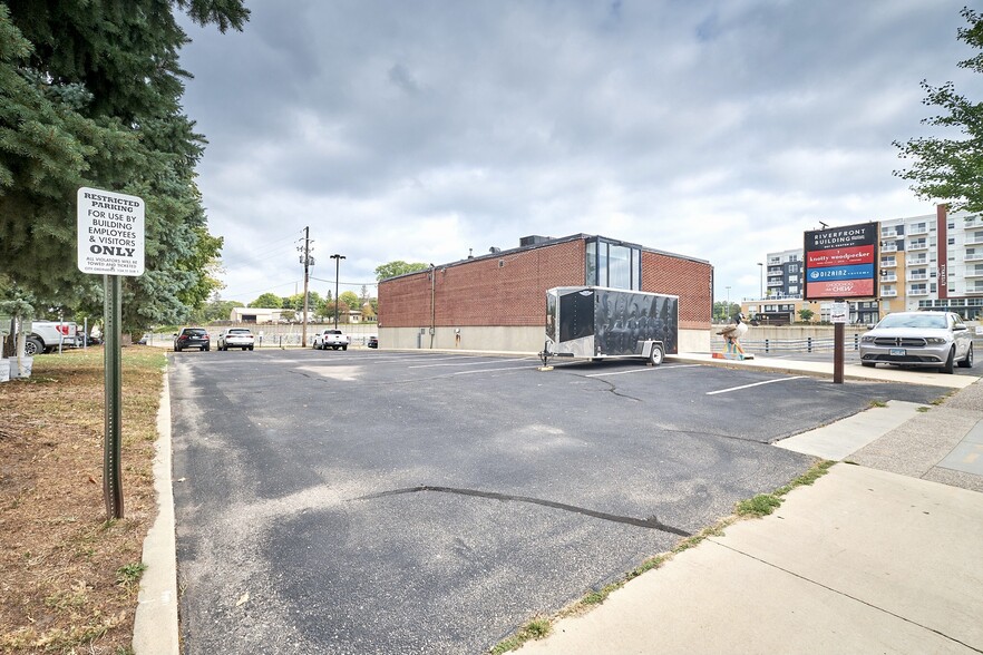 307 E Center St, Rochester, MN for sale - Building Photo - Image 3 of 8