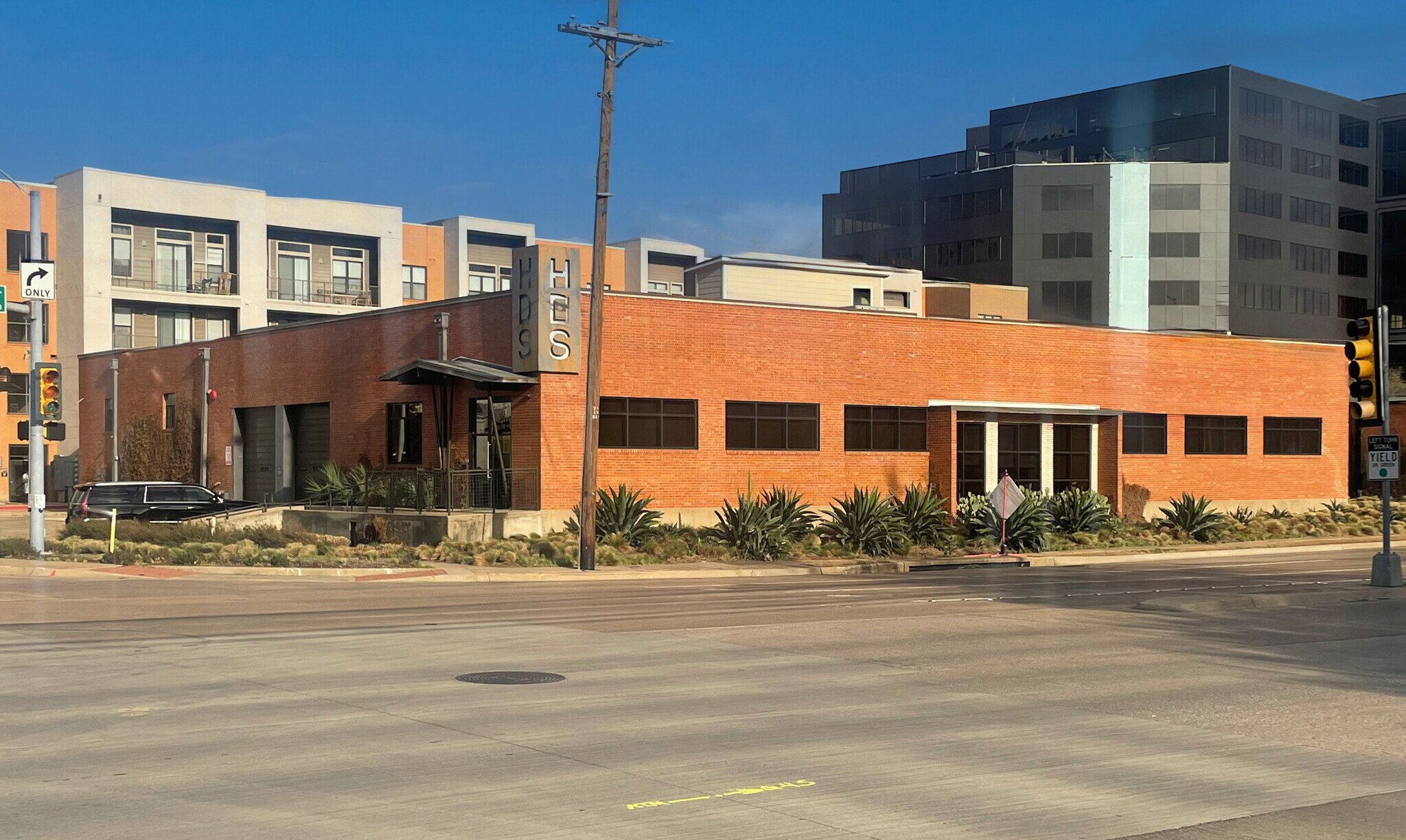 1330 Turtle Creek Blvd, Dallas, TX for lease Building Photo- Image 1 of 14