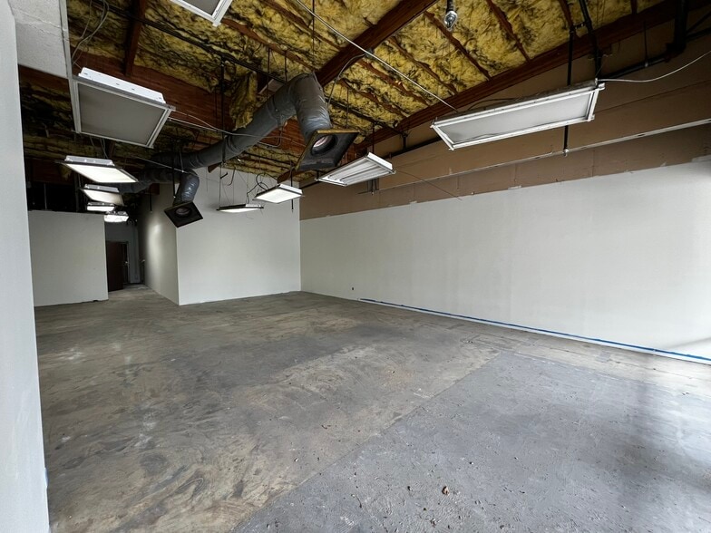 645 E Hospitality Ln, San Bernardino, CA for lease - Building Photo - Image 3 of 7