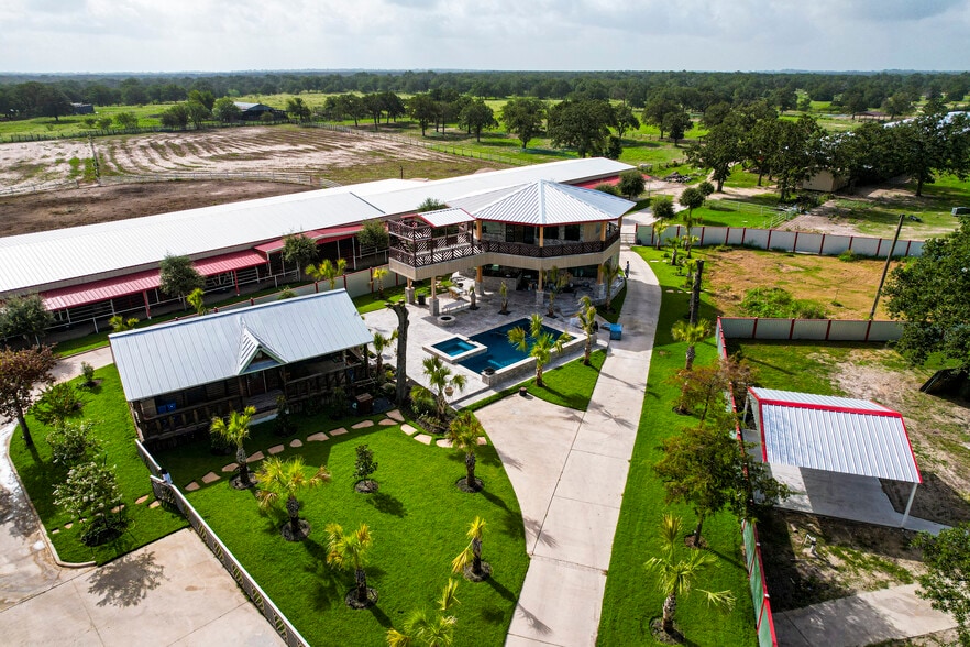 1331 Parker rd, Muldoon, TX for sale - Building Photo - Image 3 of 9