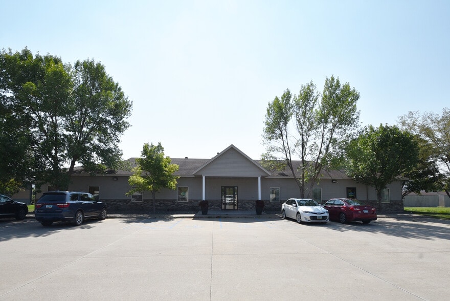 1644 Tom Williams Dr, Fargo, ND for lease - Building Photo - Image 1 of 3