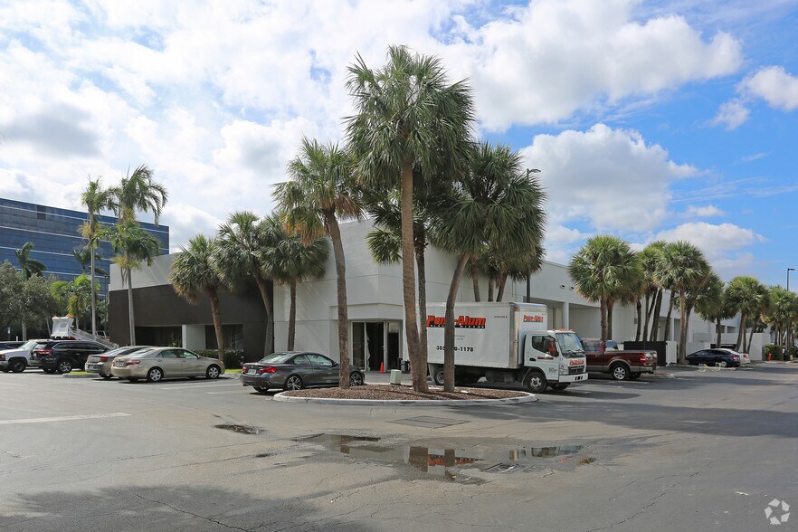 7255 Corporate Center Dr, Miami, FL for lease - Building Photo - Image 2 of 3