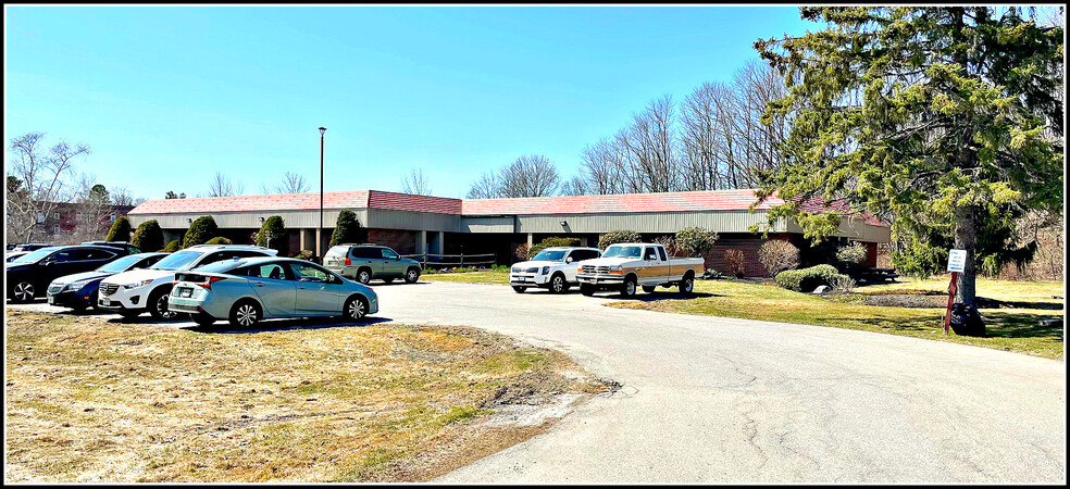 498 Essex St, Bangor, ME for lease - Building Photo - Image 1 of 11