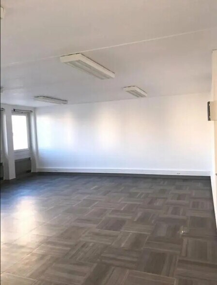 Office in Créteil for lease - Interior Photo - Image 1 of 4
