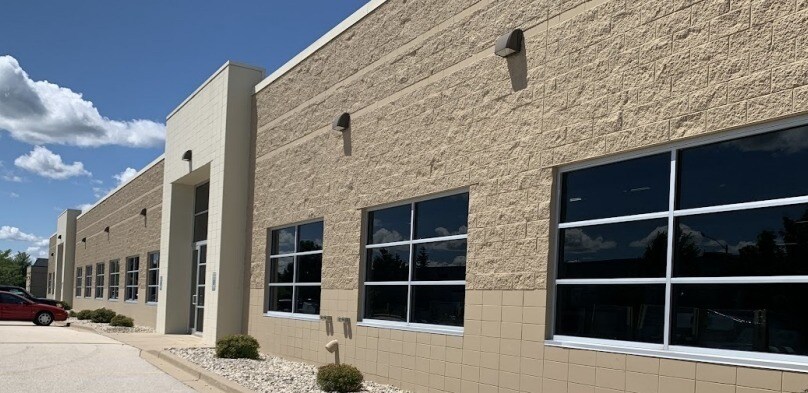 W188S8393 Mercury Dr, Muskego, WI for sale - Primary Photo - Image 1 of 1