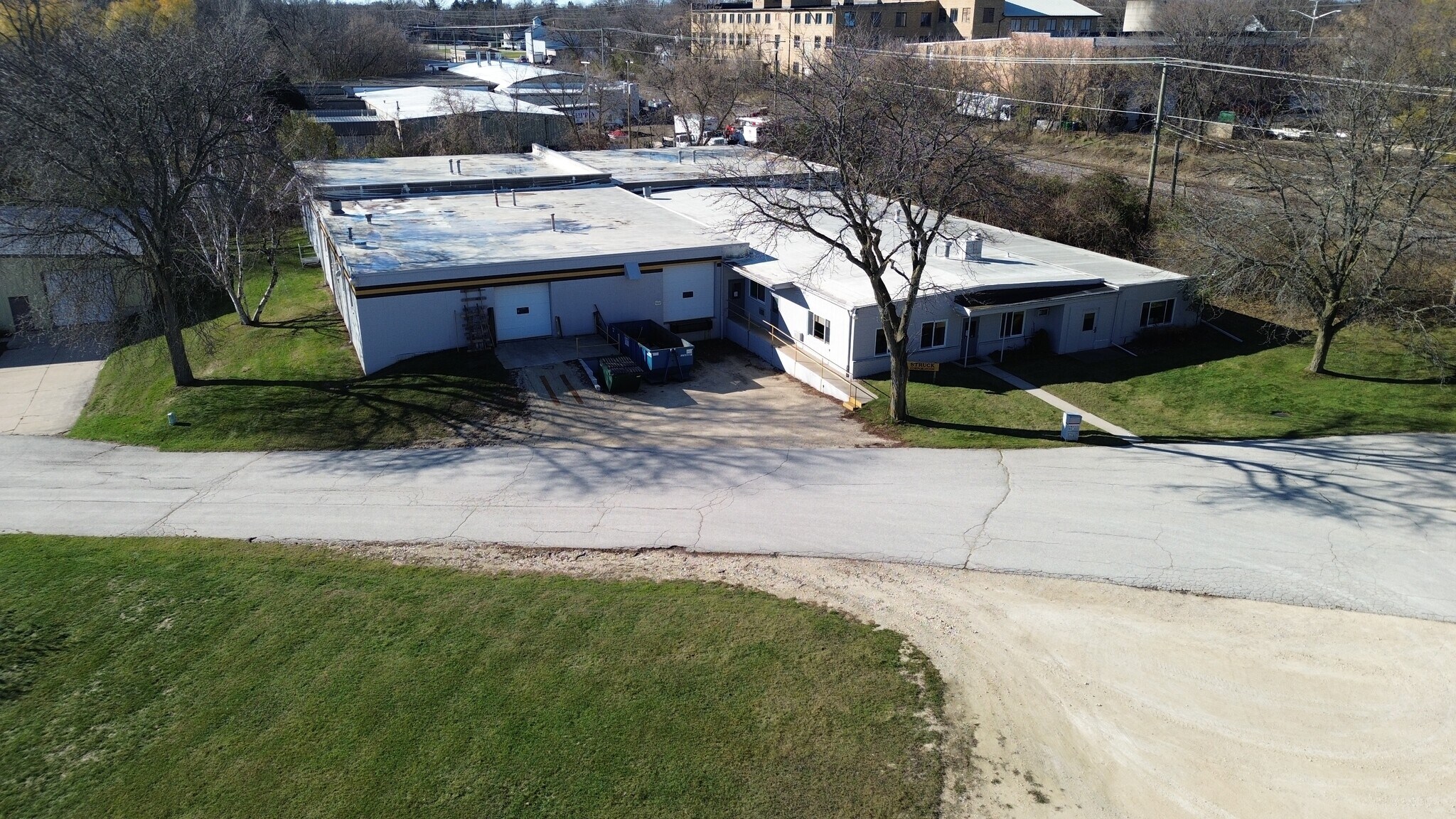W51N545 Struck Ln, Cedarburg, WI for lease Building Photo- Image 1 of 3