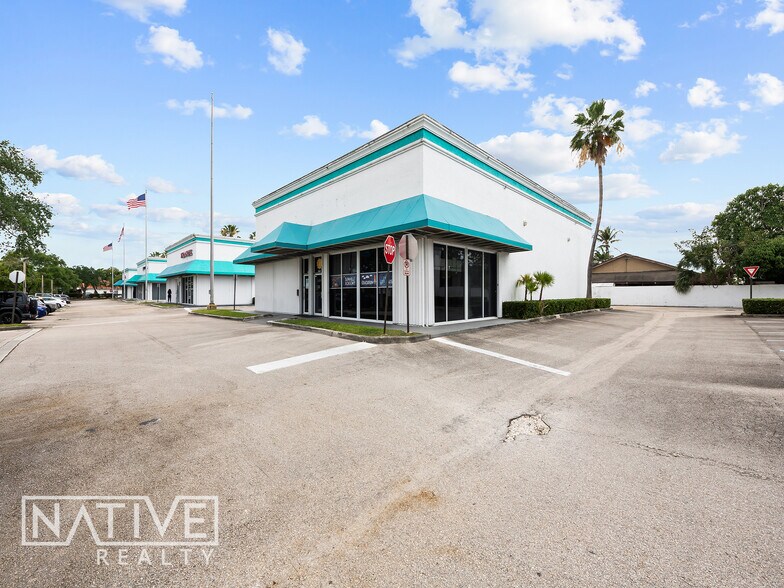 336 & 342 S Powerline Rd portfolio of 2 properties for sale on LoopNet.com - Building Photo - Image 2 of 36