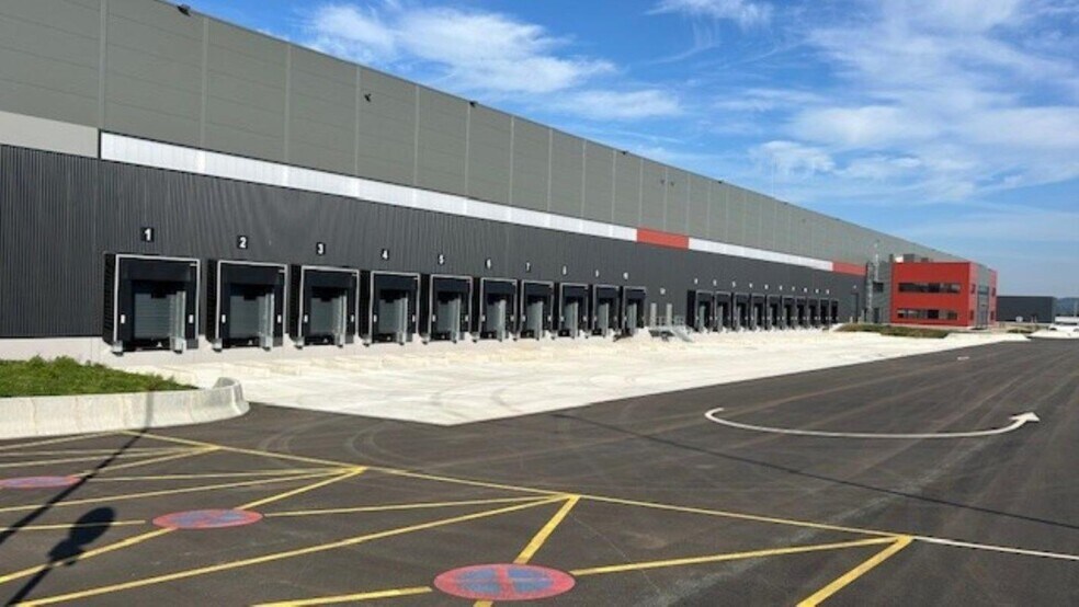 Industrial in Pléchâtel for lease - Building Photo - Image 1 of 12