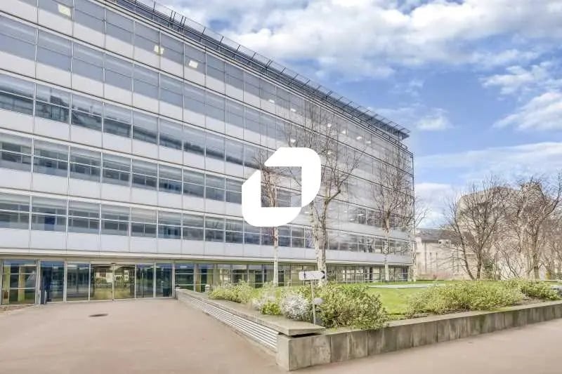 Office in Pantin for lease - Building Photo - Image 2 of 15