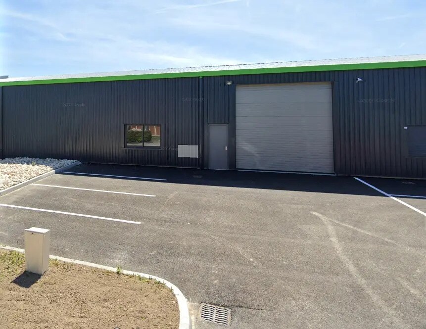 Industrial in Saint-Denis-lès-Bourg for lease Building Photo- Image 1 of 6