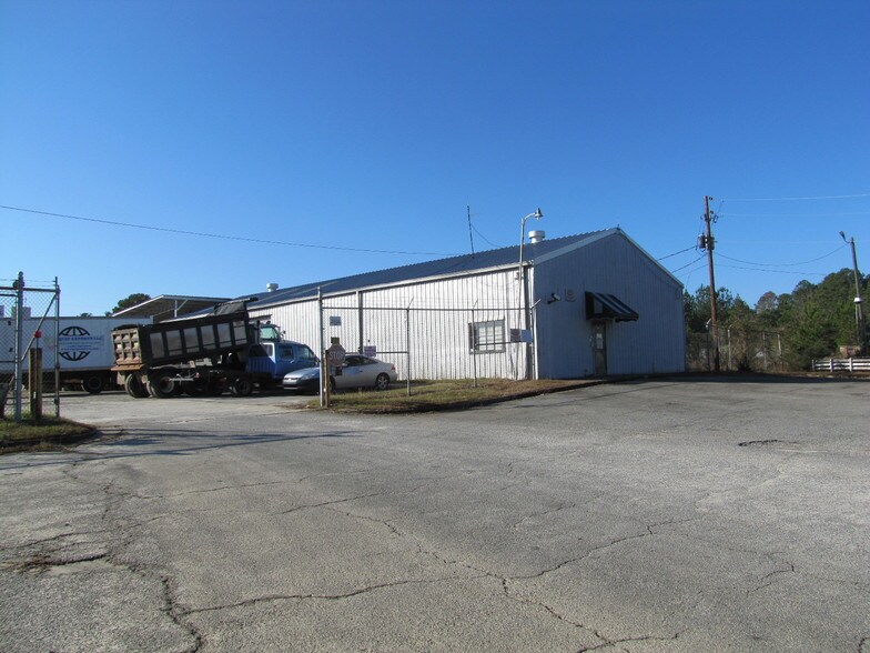 5926 Columbus Rd, Macon, GA 31206