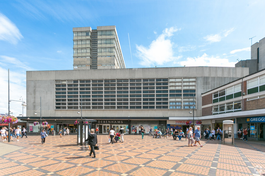 The Parade, Swindon for lease - Building Photo - Image 1 of 3