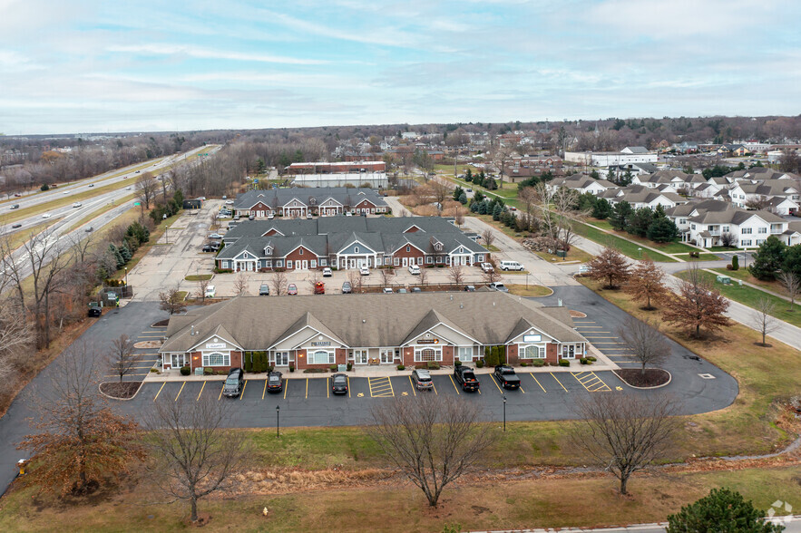 1120-1150 CROSSPOINTE Ln, Webster, NY for lease - Building Photo - Image 3 of 5