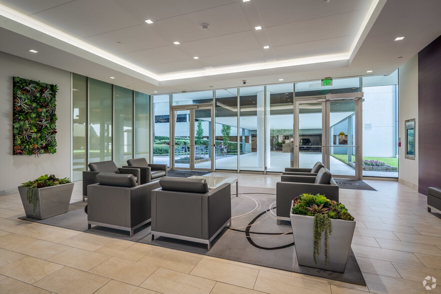 4888 Loop Central Dr, Houston, TX for lease - Interior Photo - Image 2 of 9