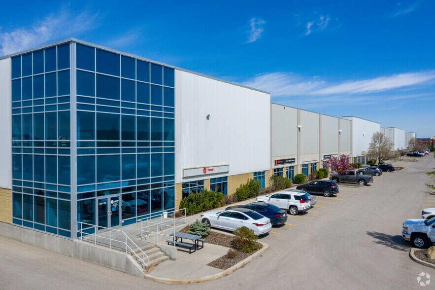 10905 48th St SE, Calgary, AB for lease - Primary Photo - Image 1 of 4