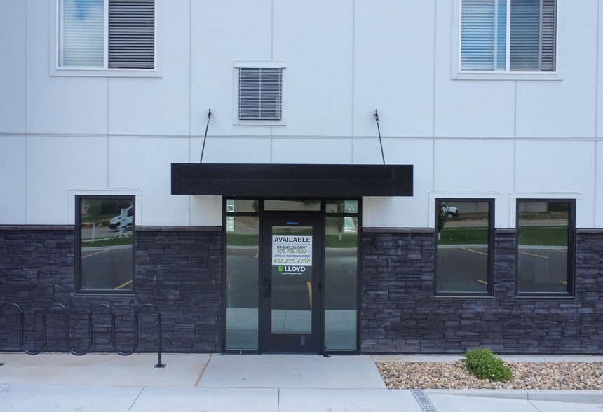5025 S Bahnson Ave, Sioux Falls, SD for lease - Building Photo - Image 2 of 9