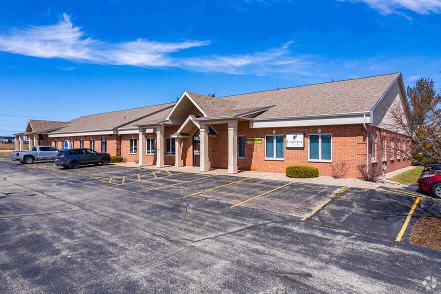 57405760 W Grande Market Dr, Appleton, WI 54913