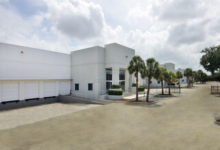 1300-1380 Park Central Blvd S, Pompano Beach, FL for lease Building Photo- Image 1 of 8