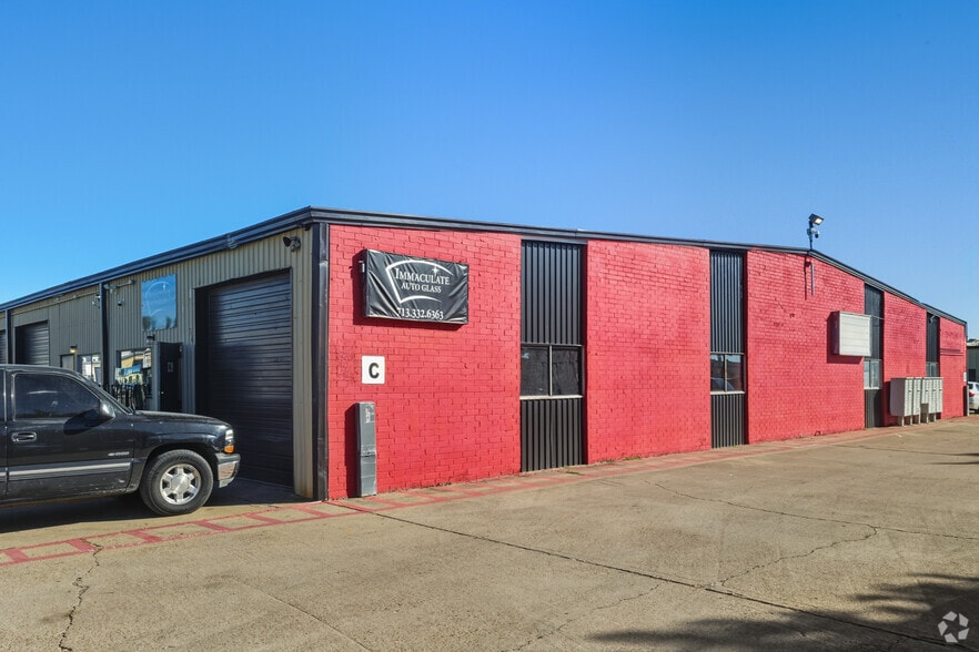 9125 Airport Blvd, Houston, TX for lease - Building Photo - Image 2 of 7