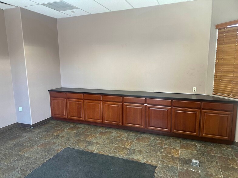 953-959 E Monte Vista Ave, Turlock, CA for lease - Building Photo - Image 3 of 13