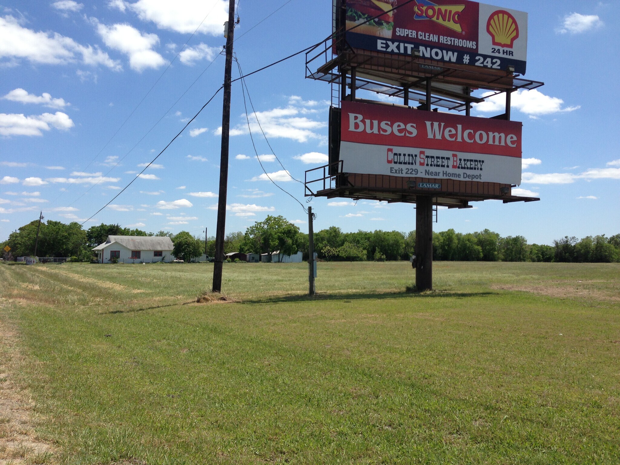 1100 NW McKinney St, Rice, TX 75155