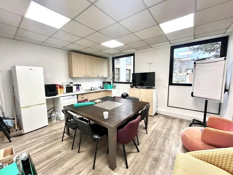 Office in Chatou for lease - Interior Photo - Image 2 of 9