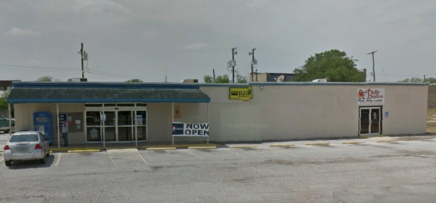 122 E 4th St, Bishop, TX for sale - Primary Photo - Image 1 of 1