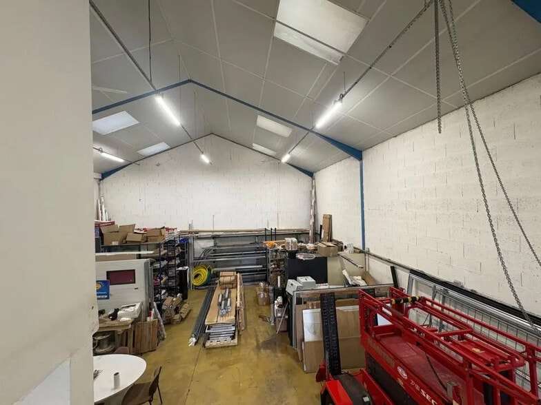 Flex in Nantes for lease - Interior Photo - Image 3 of 8