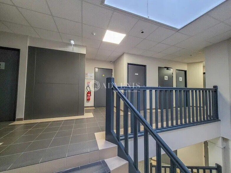 Office in SAINT-OUEN-L'AUMONE for lease - Building Photo - Image 3 of 7