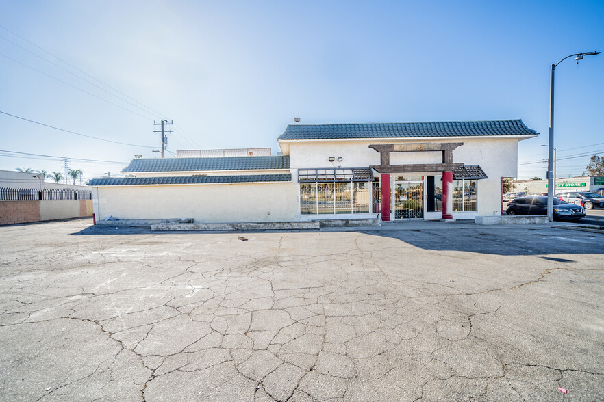 17800-17812 Bellflower Blvd, Bellflower, CA for lease - Building Photo - Image 1 of 24