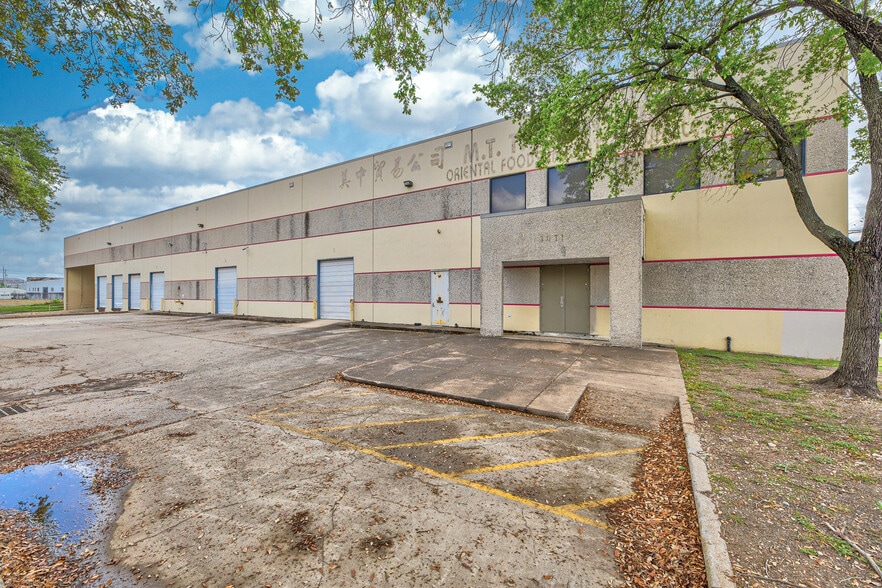1411 Hutchins St, Houston, TX for lease - Building Photo - Image 1 of 19